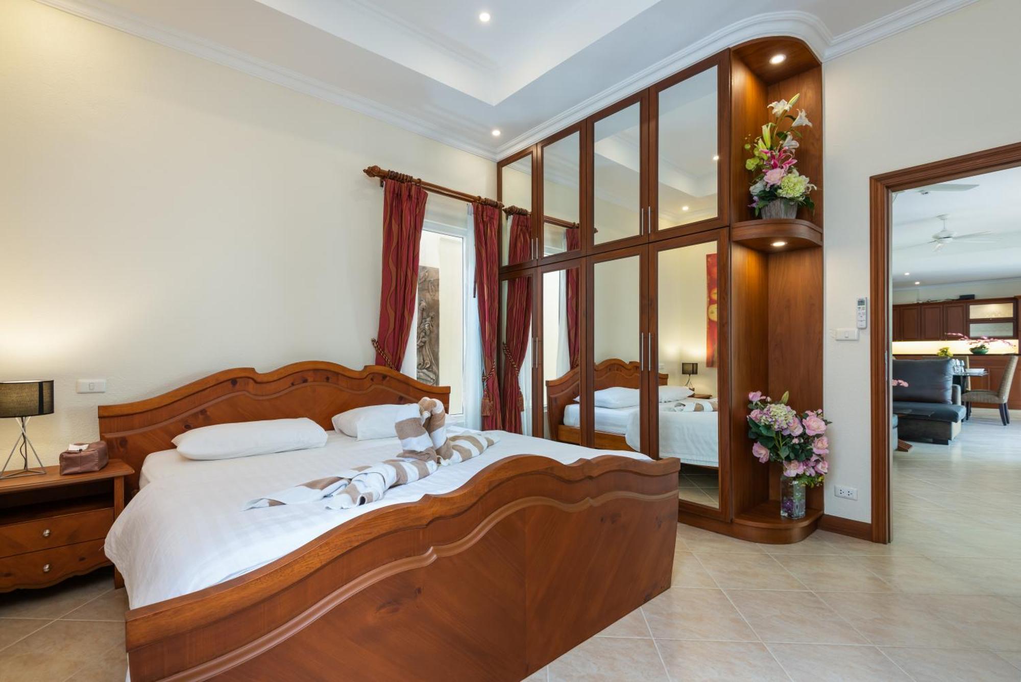 Village Austria Luxury Pool Villas Pattaya Exterior photo