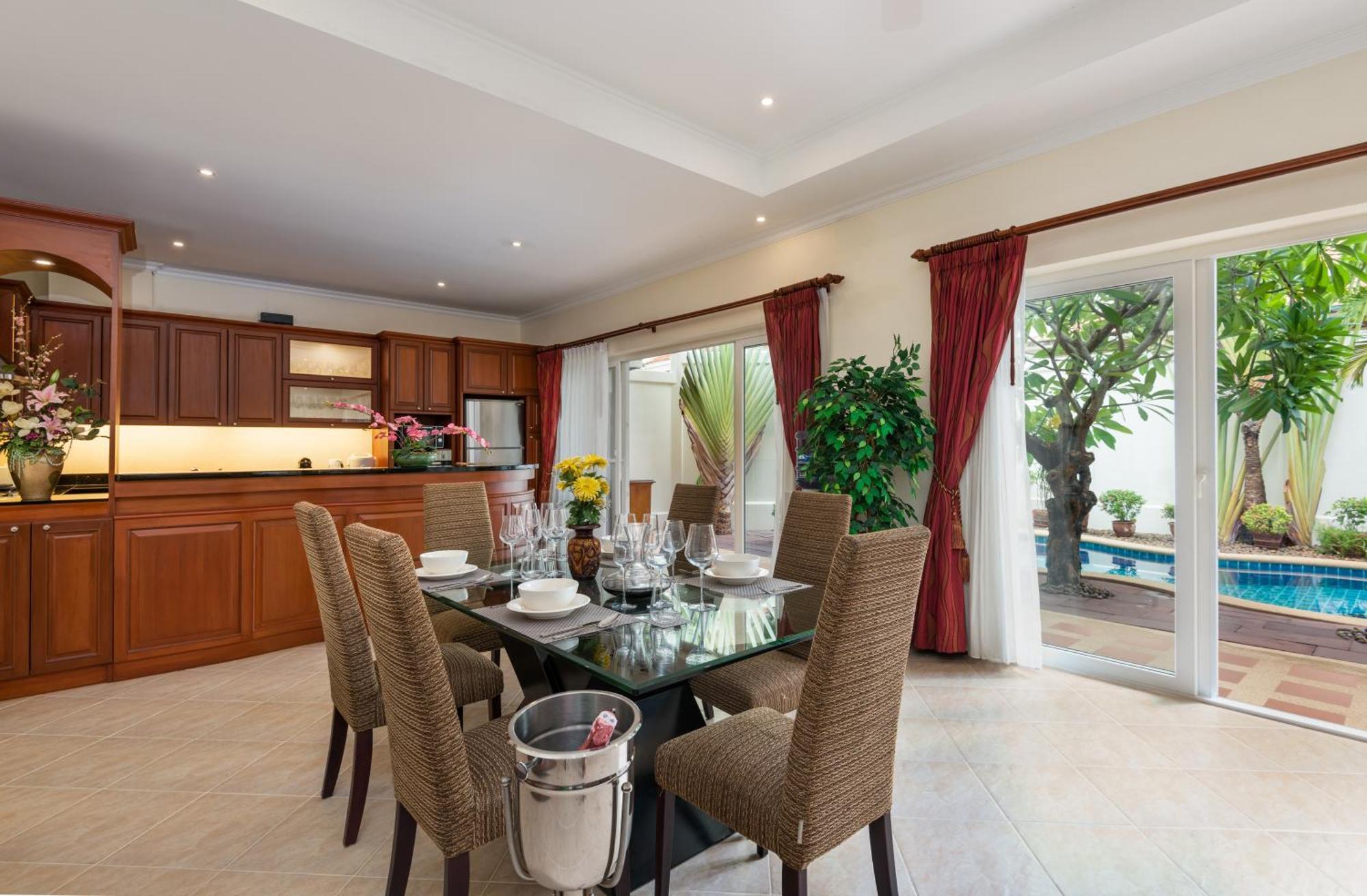 Village Austria Luxury Pool Villas Pattaya Exterior photo