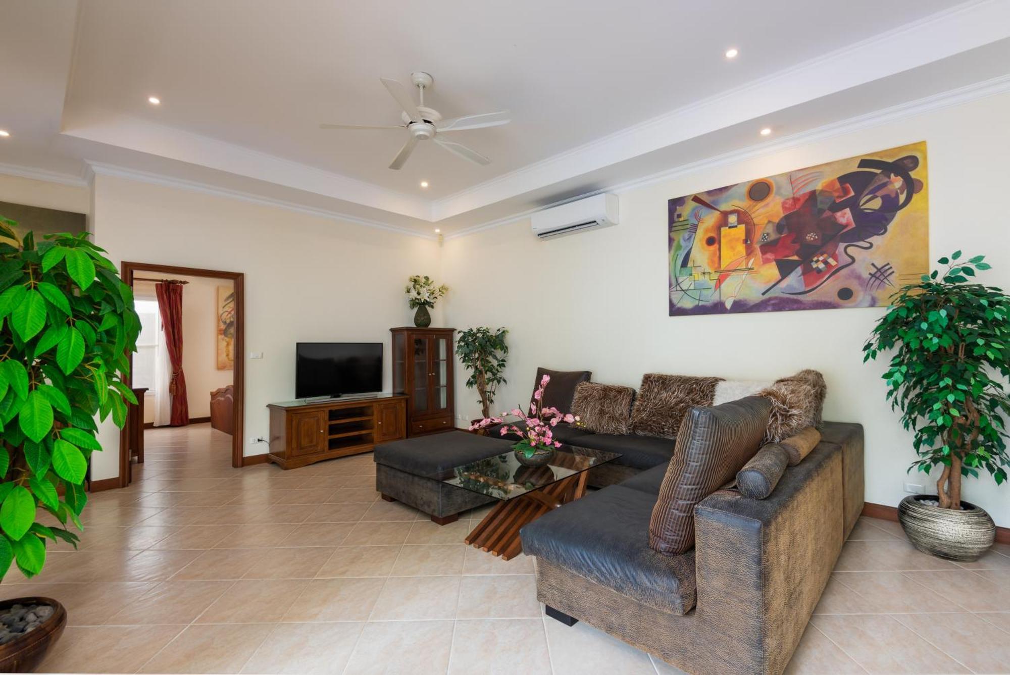 Village Austria Luxury Pool Villas Pattaya Exterior photo